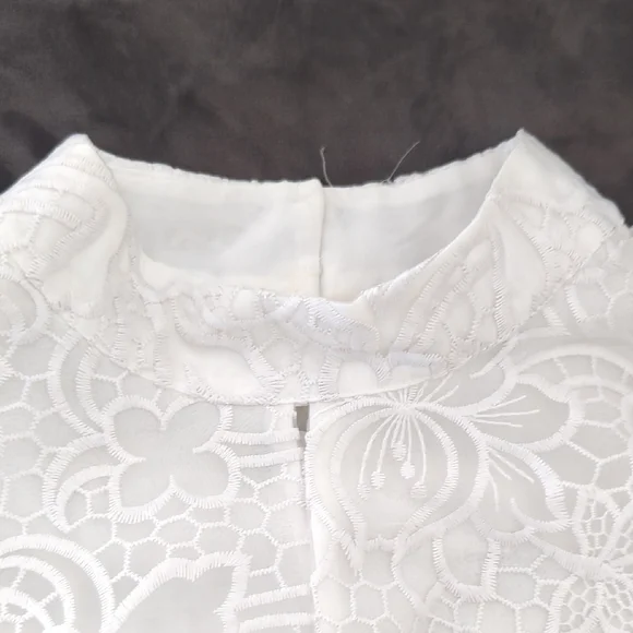 White House Black Market Floral Lace Blouse - Picture 5 of 8